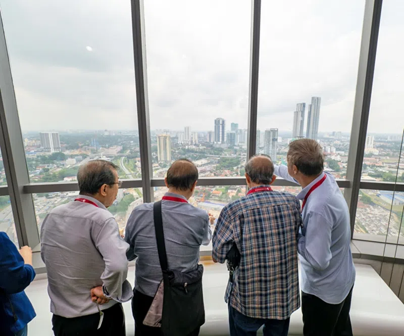 联昌银行上个月与新加坡中华总商会（SCCCI）合作，带领新加坡中小型企业（SME）走进柔新经济特区，探索投资和业务扩展的机会。（新加坡中华总商会提供）