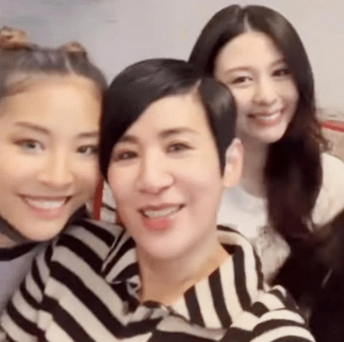 陈是知、吴君如与沈月。（互联网）