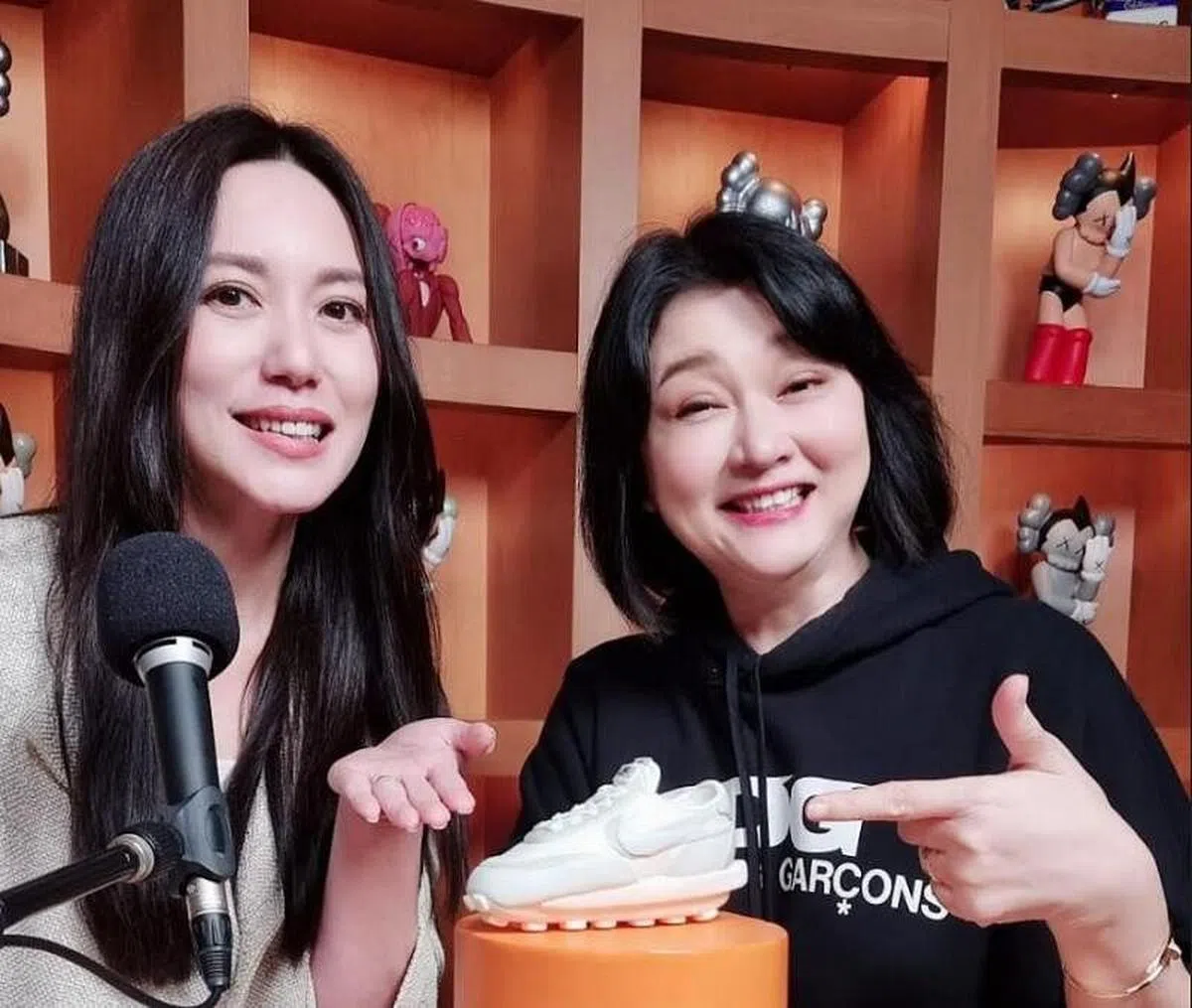 陈莉萍上郭妃丽清谈直播节目《悄悄密密》。(互联网）