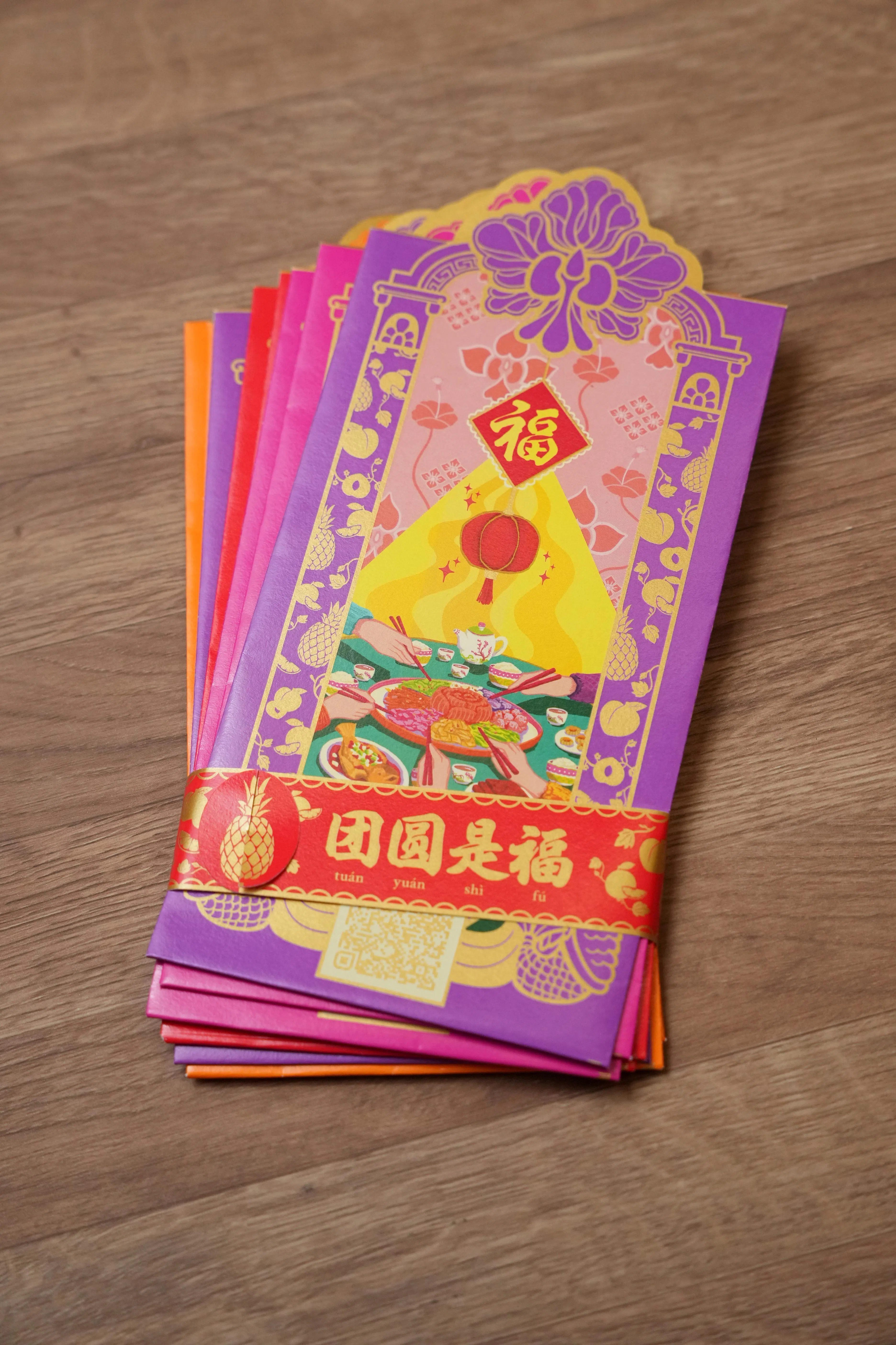 Creativeans以团圆饭和年菜为红包设计灵感。（谢智扬摄）