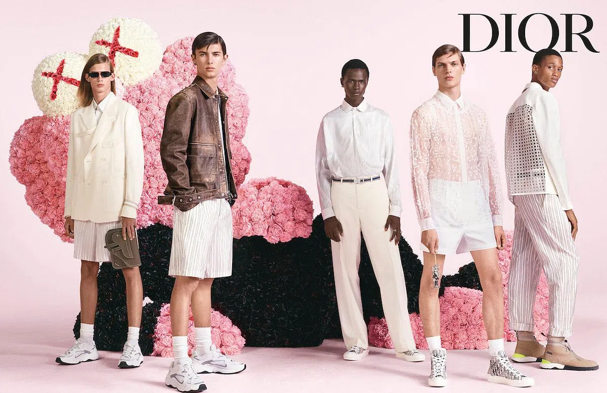 Dior联名KAWS推出限量公仔(取自Dior IG）。