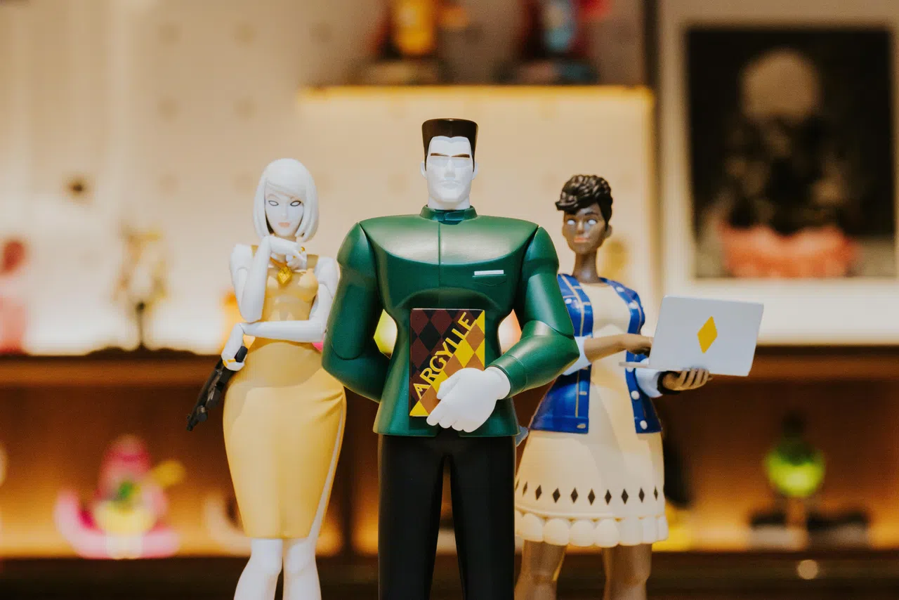 潮杰公司曾为电影Argylle设计专属公仔。（联邦影业提供）