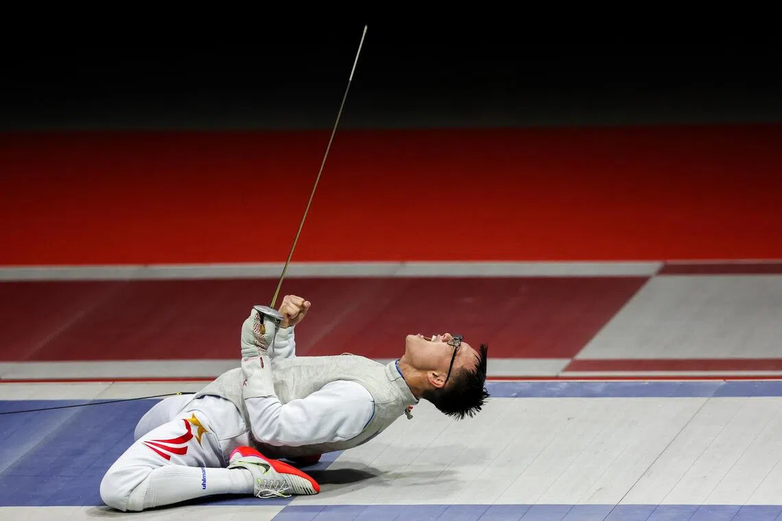 陈元康夺金后，激动地跪地呐喊庆祝。（白艳琳摄）