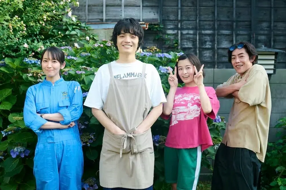 吉冈里帆（左起）、冈山天音、森七菜和吉村界人主演的《平屋慢生活》，轻松疗愈。（互联网）
