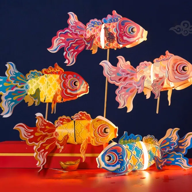 公众可尝试亲手制作鱼型灯笼。（主办方提供）