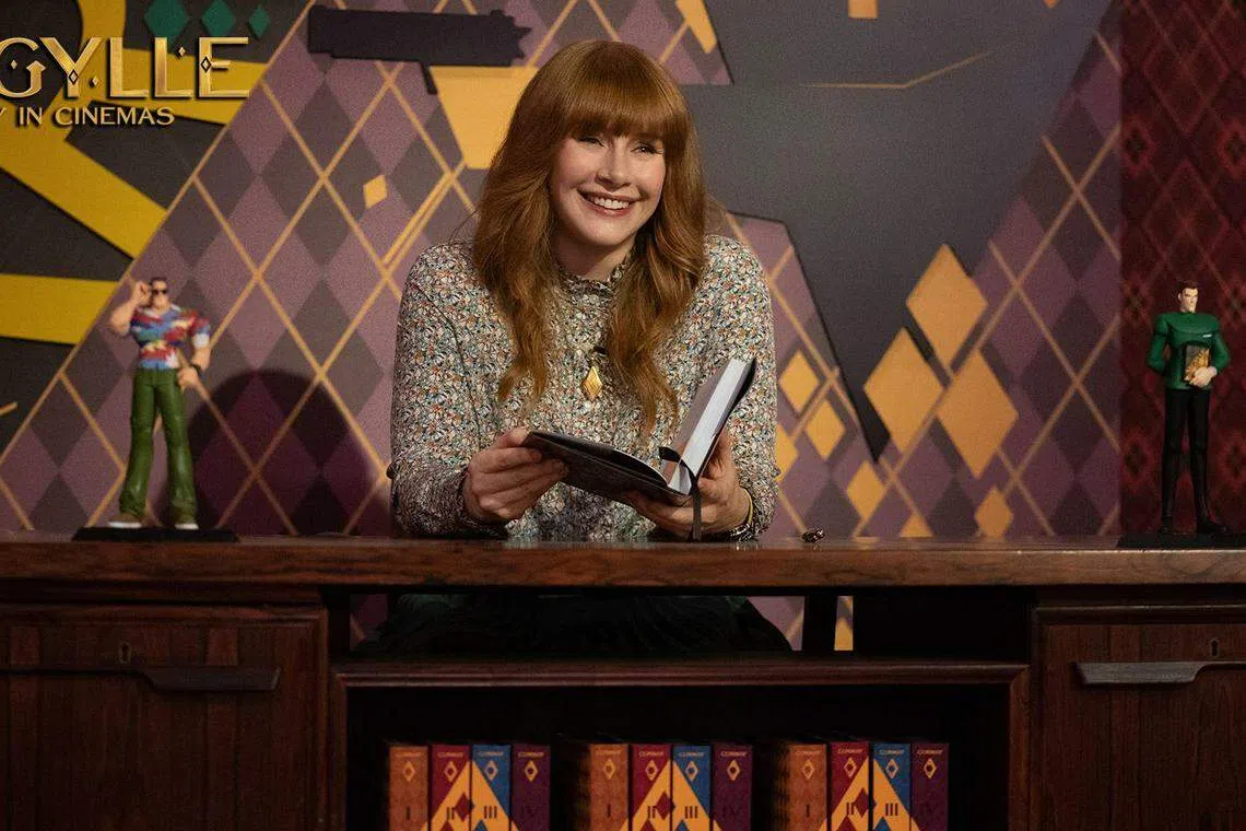 Mighty Jaxx设计的公仔在片中与女主角同框。（UIP提供）