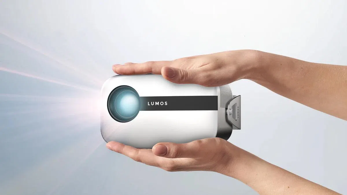 Lumos Flip投影机配备双扬声器系统，营造电影环绕音效。（商家提供）