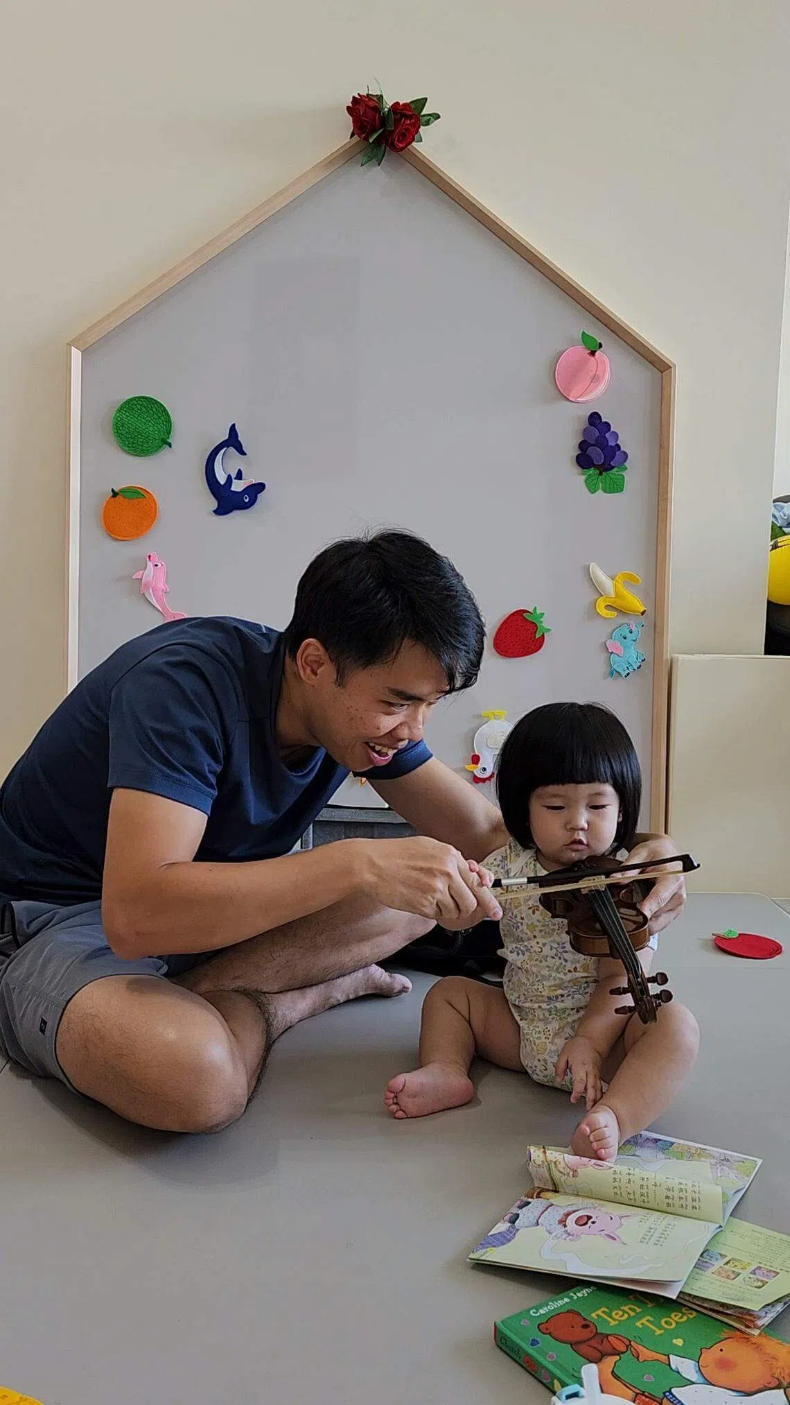 谢蕊全根据女儿成长的不同阶段，给她选择合适的玩具。（受访者提供）