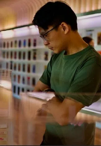 陈咏峻以非汉字篆刻作品荣获啸涛篆刻书画会第53届推荐奖。（陈咏峻提供）