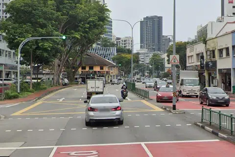 女子酒后违规过马路 遭德士撞飞身亡