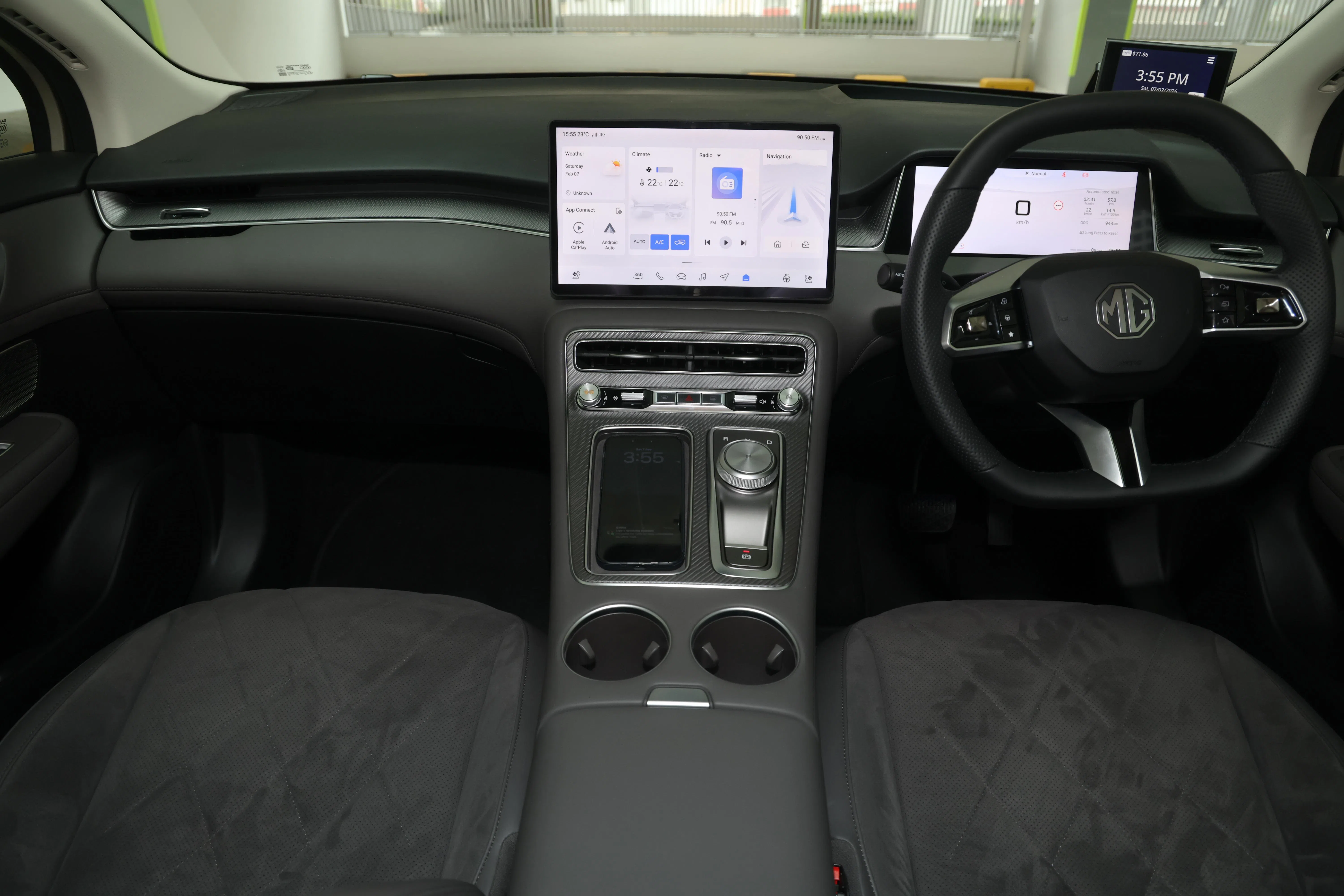 车子搭载12.8英寸中控屏和10.25英寸数码仪表盘。（唐家鸿摄）