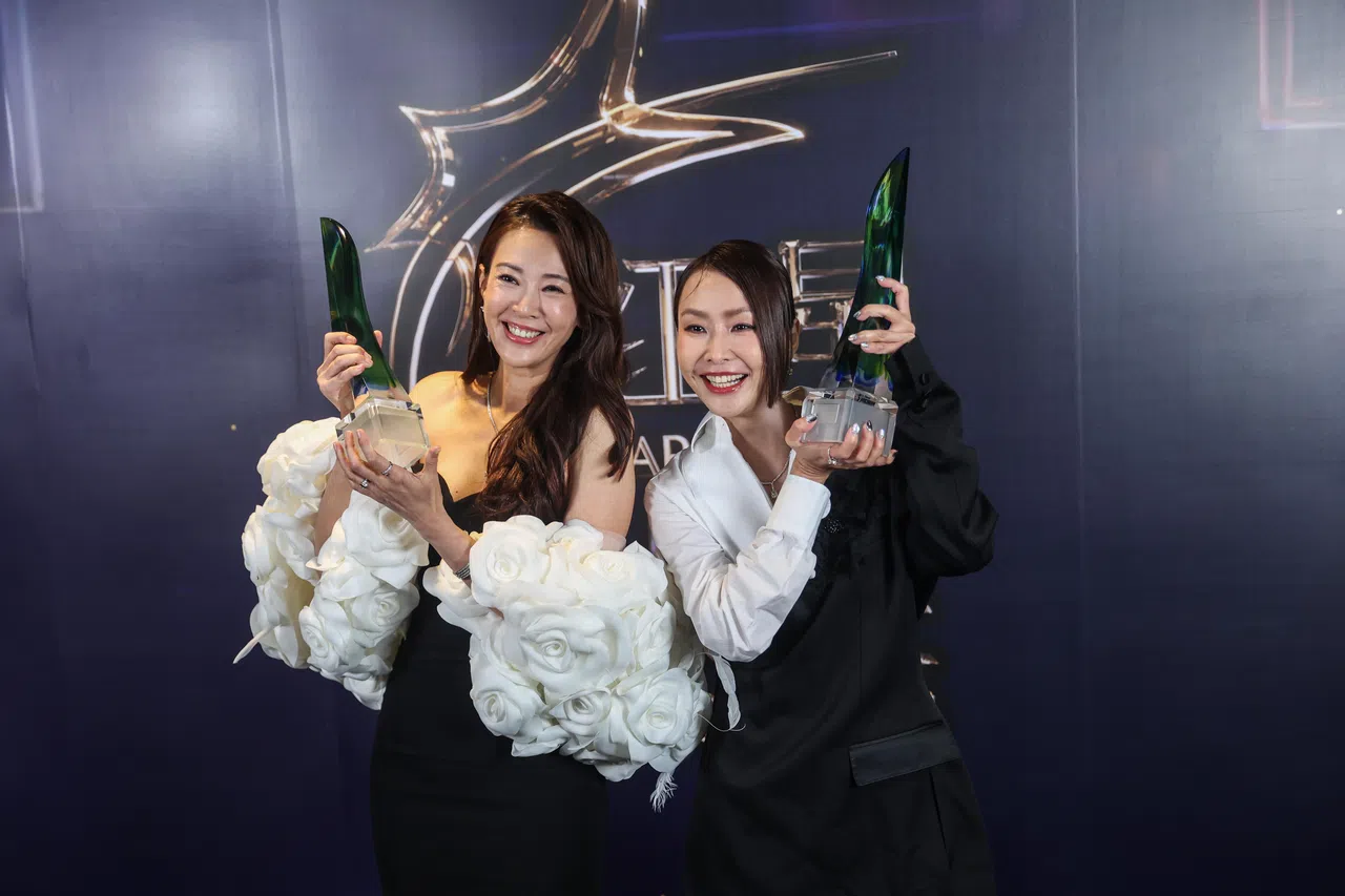 刘子绚（左）和郭舒贤是本届超级红星奖得主。（白艳琳摄）