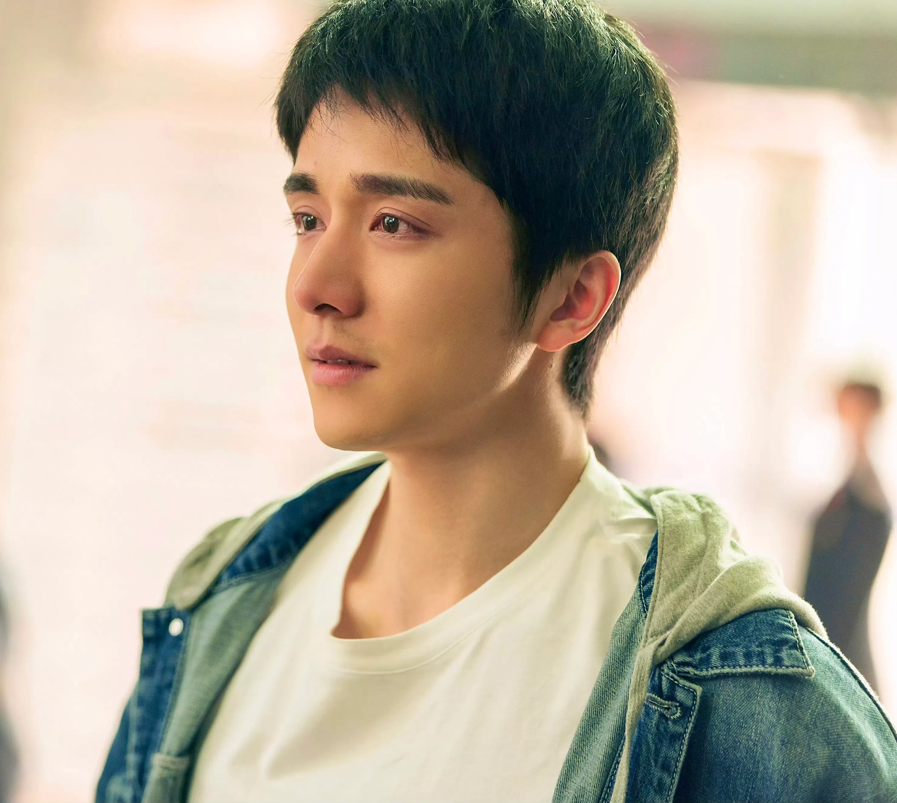 张新成饰演的周洛是杀夫案的唯一目击者。（互联网）