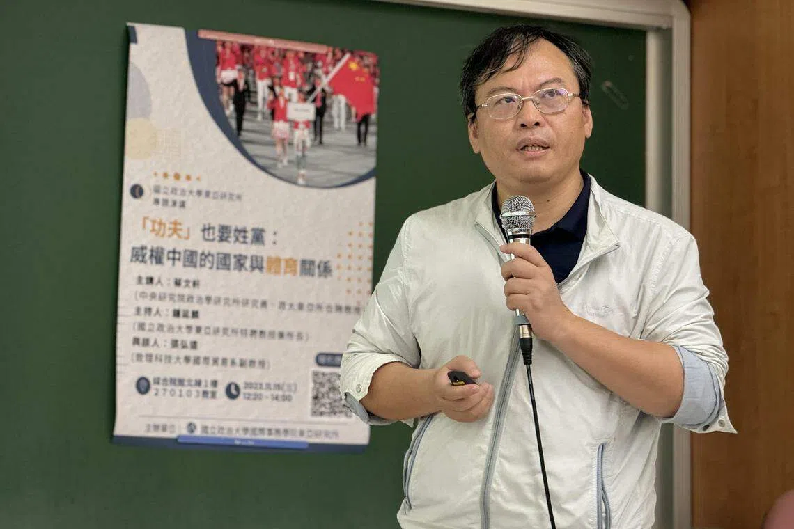 台湾中研院政治学研究所研究员蔡文轩星期三（11月15日）在政治大学东亚研究所的演讲中提出，自1990年代开始，武术成为中国大陆对外文化传播的重要项目。 （缪宗翰摄）