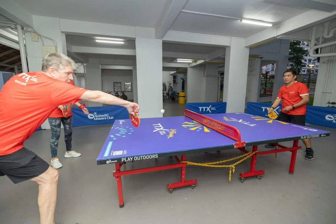 Table Tennis X（缩写TTX），中文称为街头乒乓，是国际乒乓球总会在2016年推出的改良版乒乓球运动。新加坡体育理事会于2020年将这个运动引进本地，带到各社区邻里，让不同年龄层和不同能力的人都能参与这项运动。（吴先邦摄）