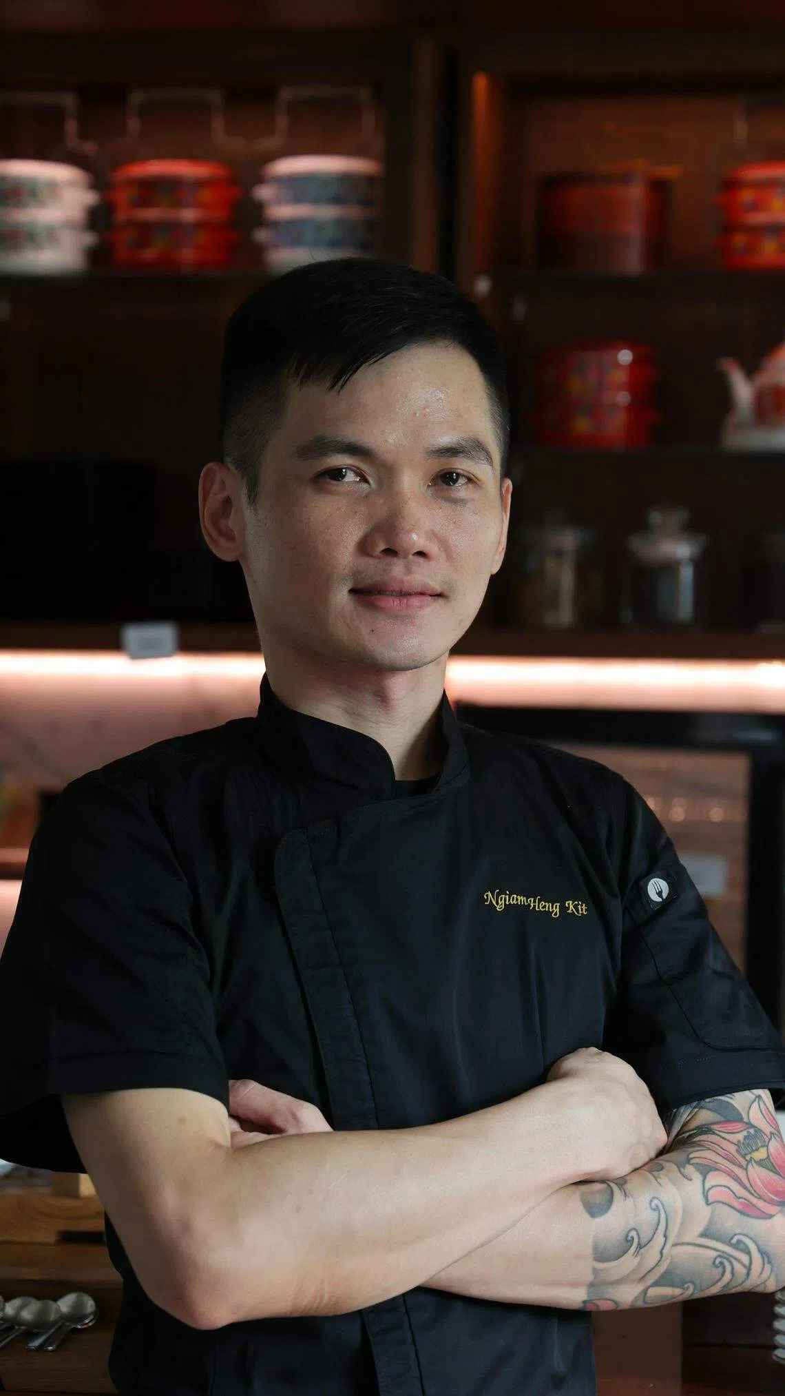Baba Chews餐馆主厨严兴杰在新加坡菜里融入拉丁风味。（唐家鸿摄）