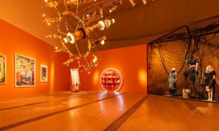 “丝绸、香料，朋克天堂”运用区域神话、文化、实践和环境背景，构想独特的亚洲未来。（滨海湾金沙提供）