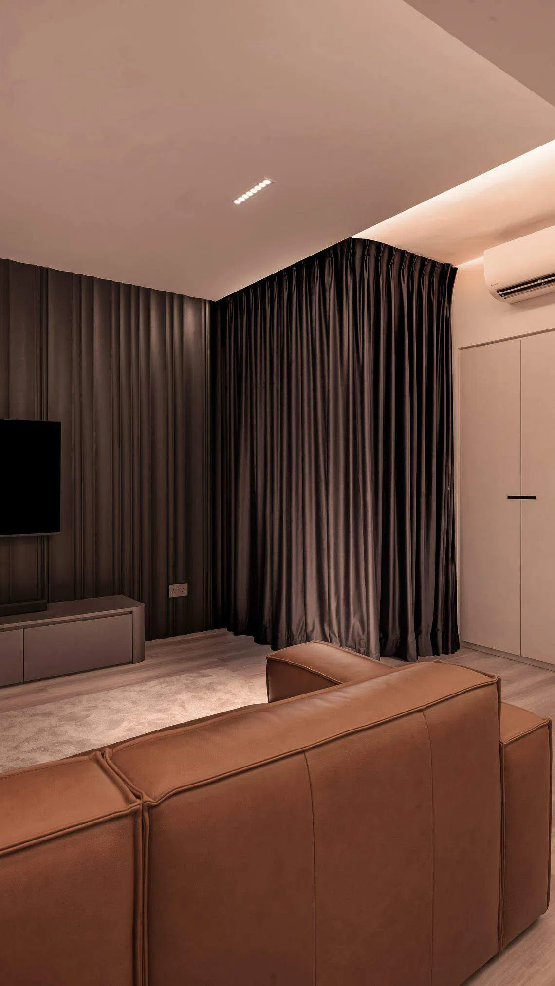 窗帘取代墙壁，分隔了几个空间。（erstudio提供）