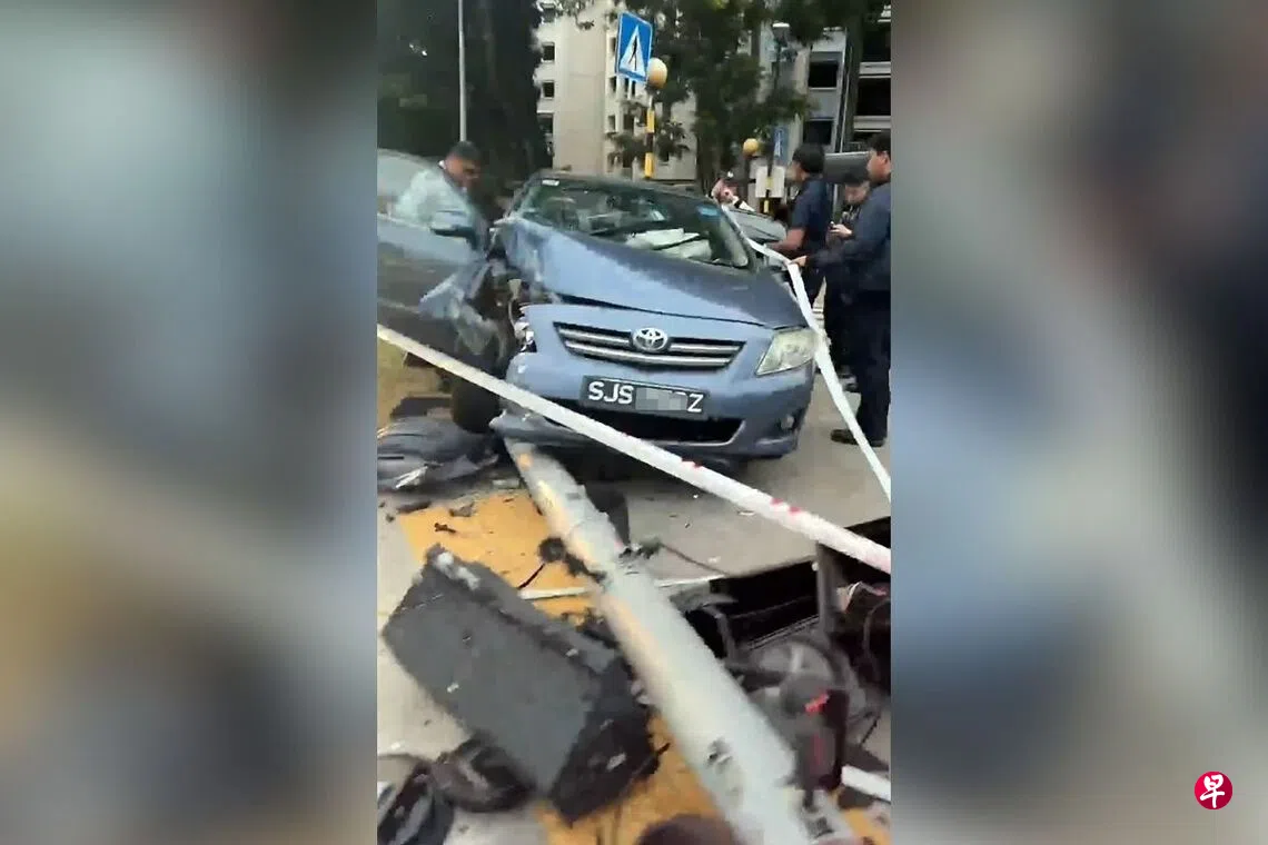 冲上人行道撞倒交通灯 盛港东轿车驾驶者逃逸