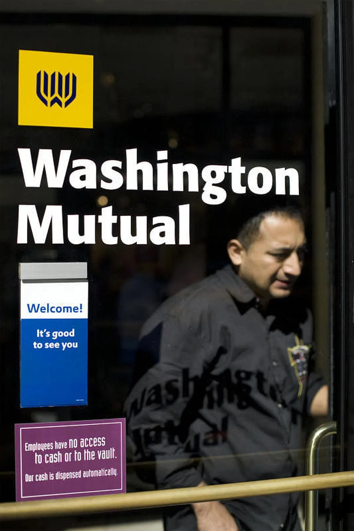 Washington Mutual Bank是在2008年倒闭的。它是美国史上第一大银行倒闭事件。（彭博社）