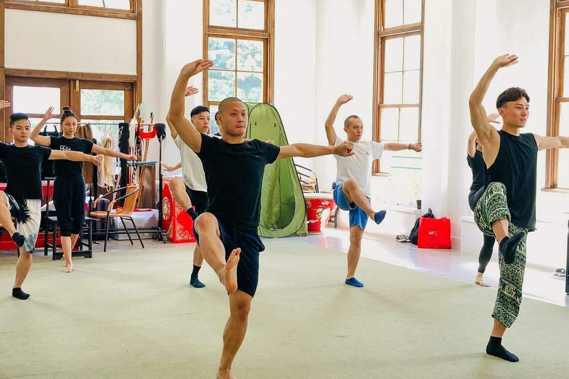 《八仙变数》意图将戏曲元素拆解应用在剧中，包括节奏、台步和唱腔。（主办单位提供）