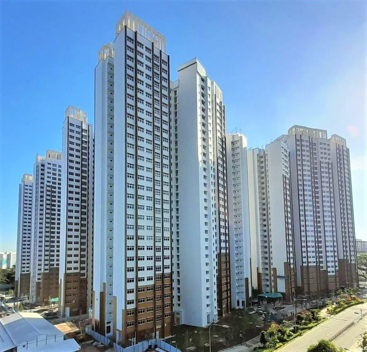 位于马西岭的Marsiling Grove项目于今年3月完工。五座25至30层楼的组屋中，共有1246个不同类型的单位。（取自李智陞脸书）