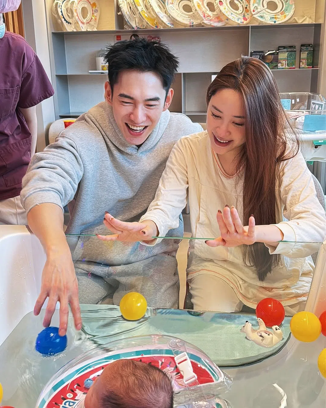 张书豪和妻子欧阳妮妮跨年夜迎来儿子“睦睦”。（取自张书豪IG）