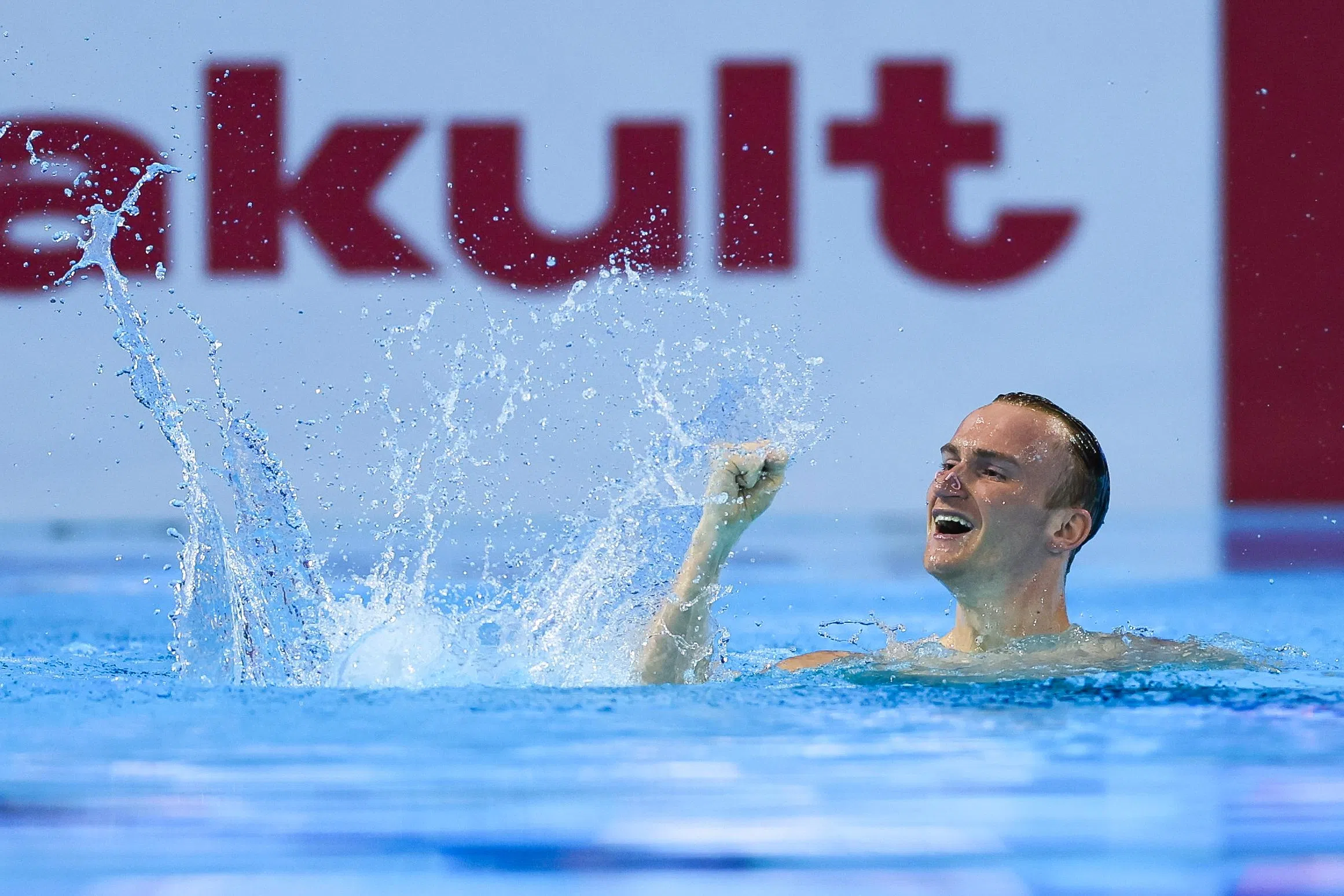 三年后重返国家赛场，俄罗斯老将马尔采夫一回归就夺得了男子单人技术自选金牌。（张俊杰摄）