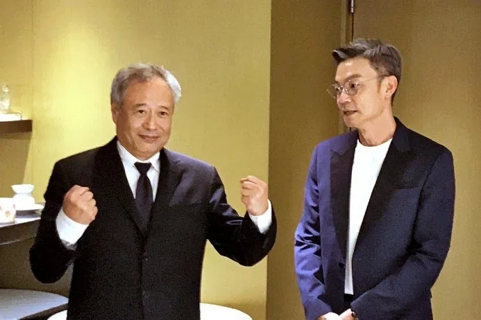 李国煌（右）当年出席金马奖时与大导李安碰面。（互联网）