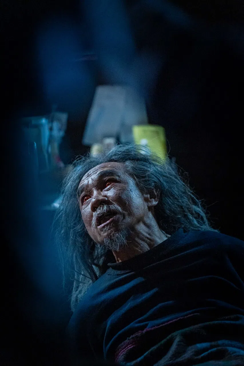 资深演员Thaneth Warakulnukroh（塔内瓦拉库努娄）在片中被恶灵附身。（嘉华院线提供）