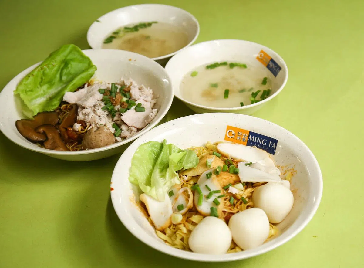 明发鱼圆的招牌鱼丸面和肉脞面。（白艳琳摄）