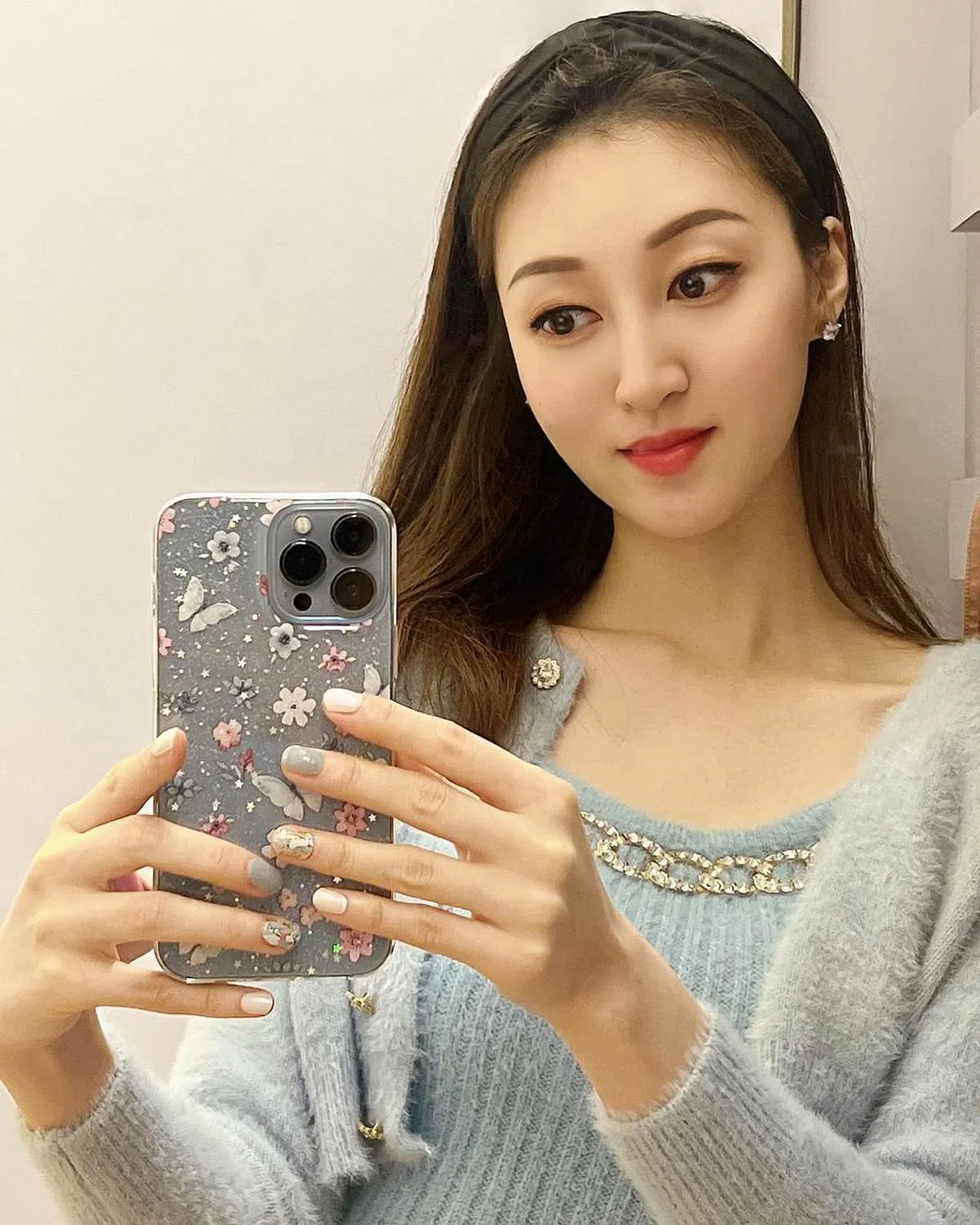 何艳娟与比自己大40岁的富豪闪婚闪离，吸引眼球。（取自艺人IG）