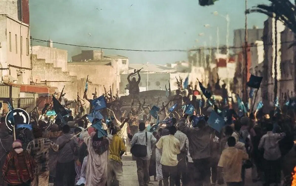 《逃出摩加迪休》烽火连天。