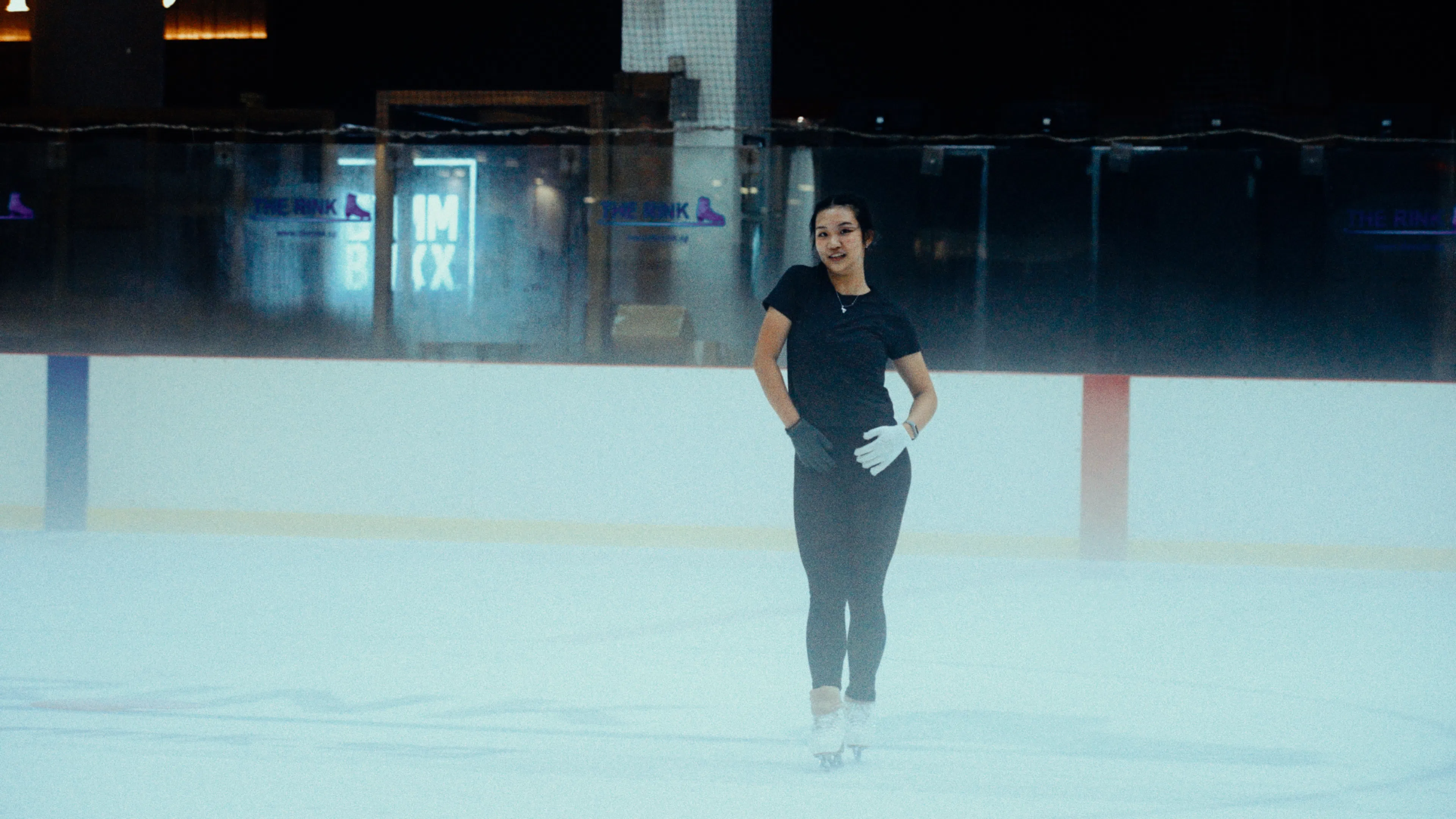 洪敏恩将在今年底考完A水准考试后，自费飞往韩国进行长达一年的冰上训练。（视频截图）