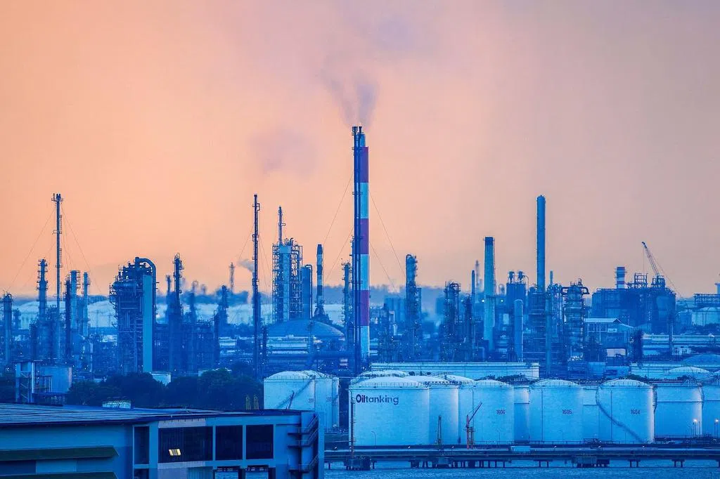 社论：减缓绿色经济转型的成本冲击