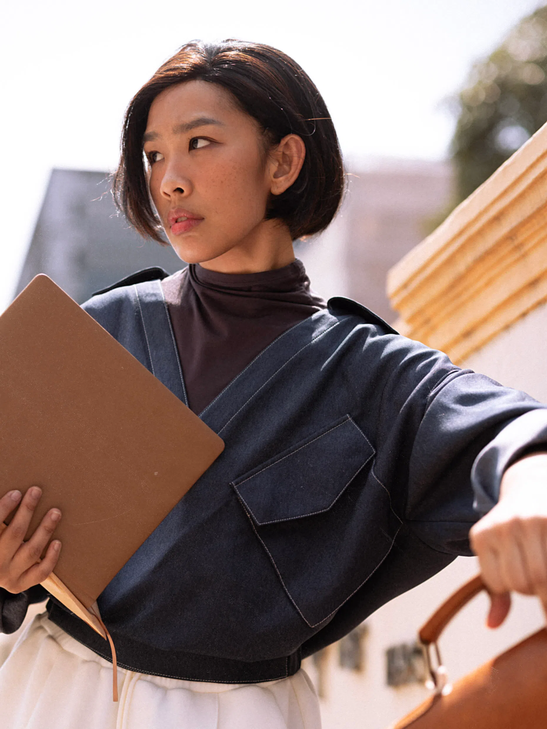 吴思佳饰演知性独立，凭实力描绘人生蓝图的建筑师Connie。（实践剧场提供）