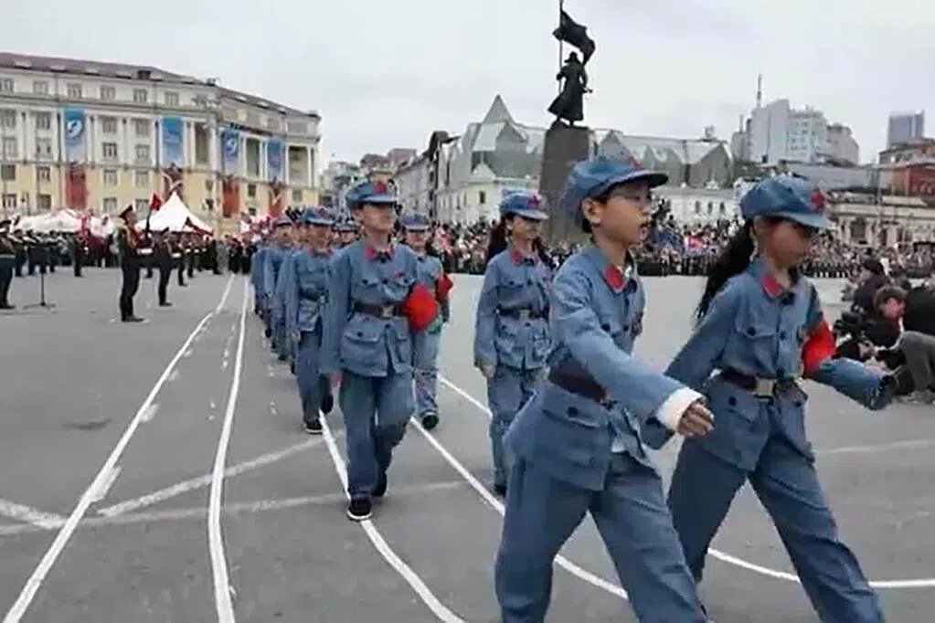 中国官媒批组织小学生海参崴游行是恬不知耻贱卖民族尊严