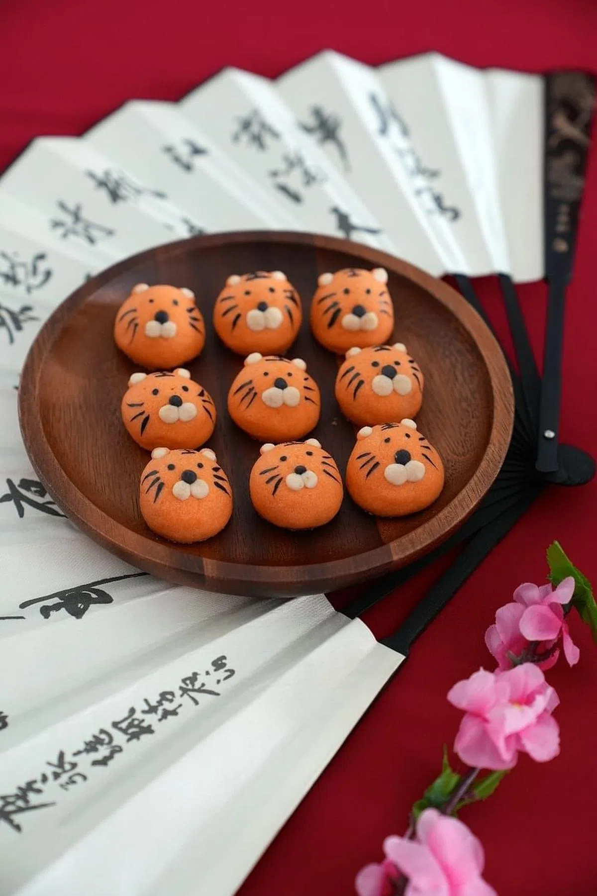 阿嫲老字号的虎虎曲奇饼裹入微甜黄梨馅。（品牌提供）