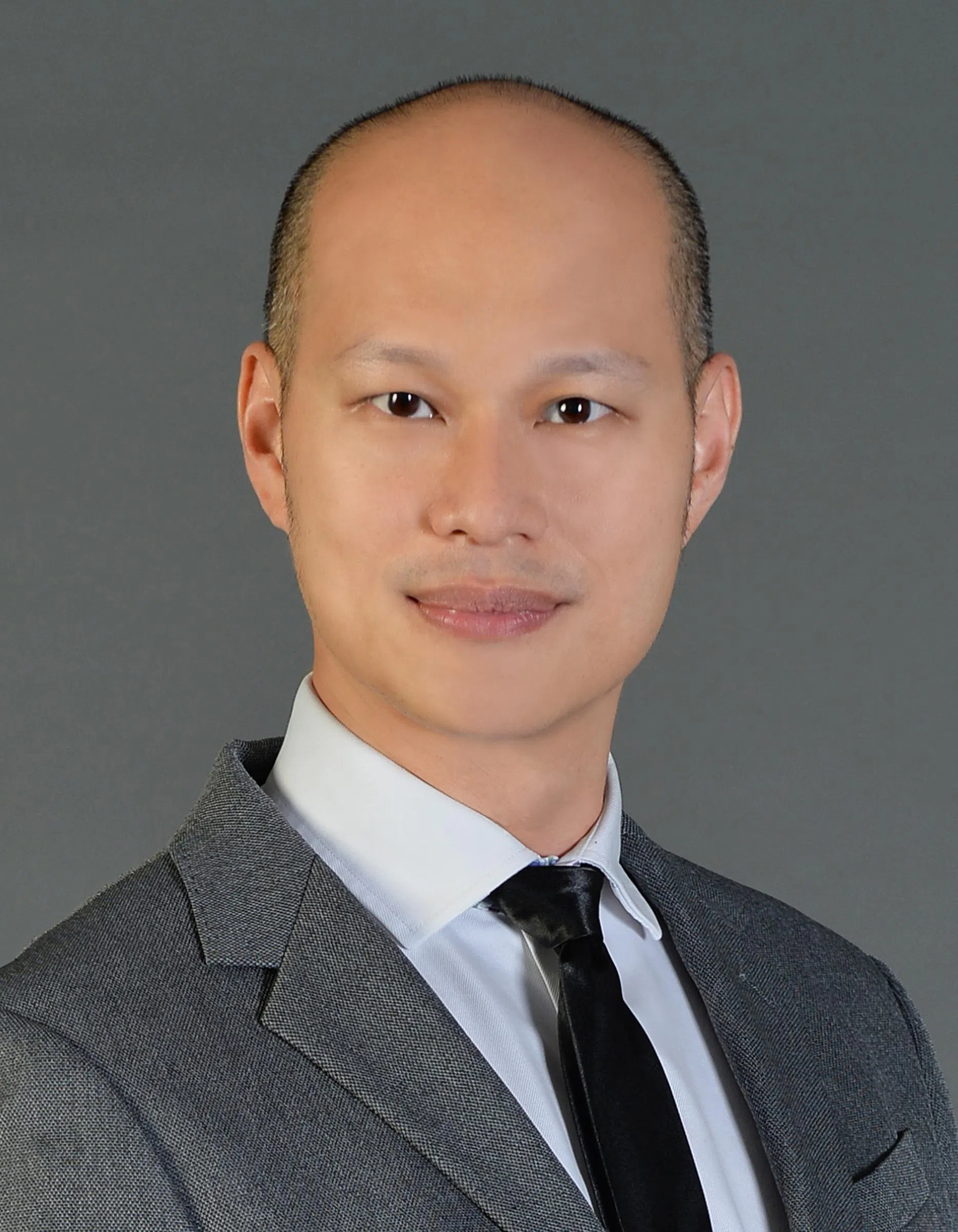 新加坡理工大学应用人工智能荣誉学士学位课程负责人苏清乐副教授说，传统软件工程的初级岗位需求，正迅速减少。（新工大提供）