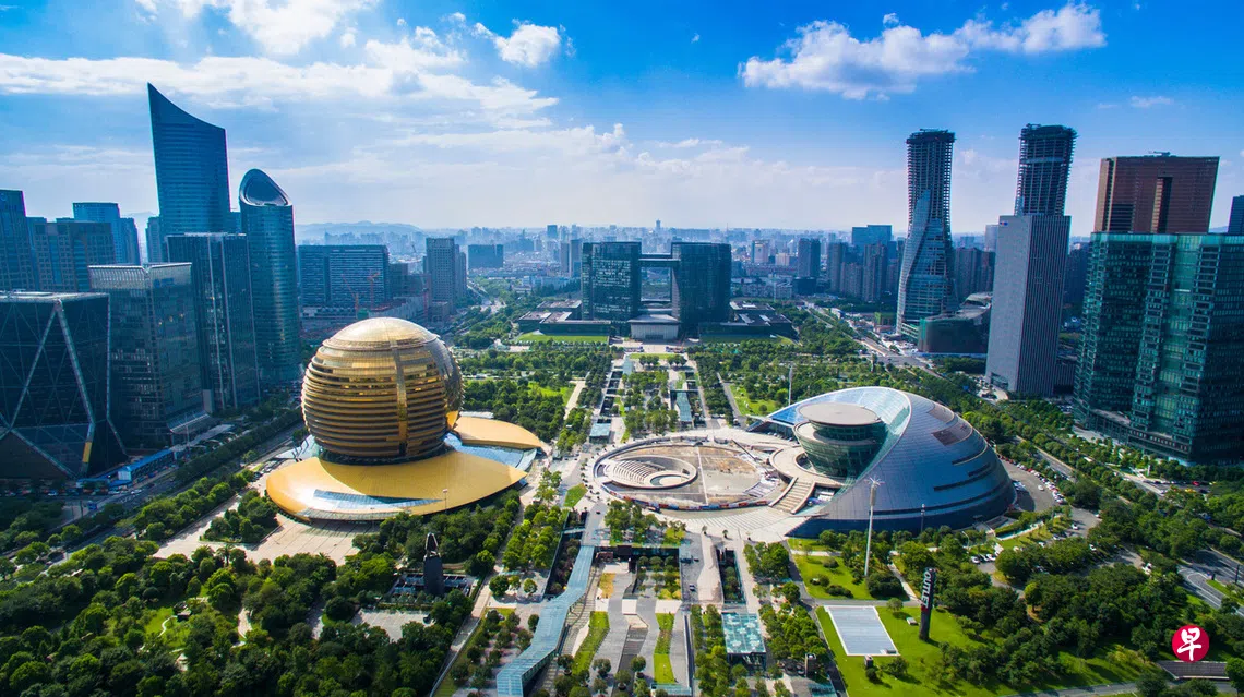 中国浙江省会杭州市的政商酒局猥亵案引爆舆论，中共中央机关报《人民日报》评论指这起事件性质恶劣、影响极坏、令人愤慨，但也同时批评自媒体称“杭州营商环境滤镜破碎”不公允，有博眼球、带节奏之嫌。图为杭州中央商务区。 （取自杭州政府网站）