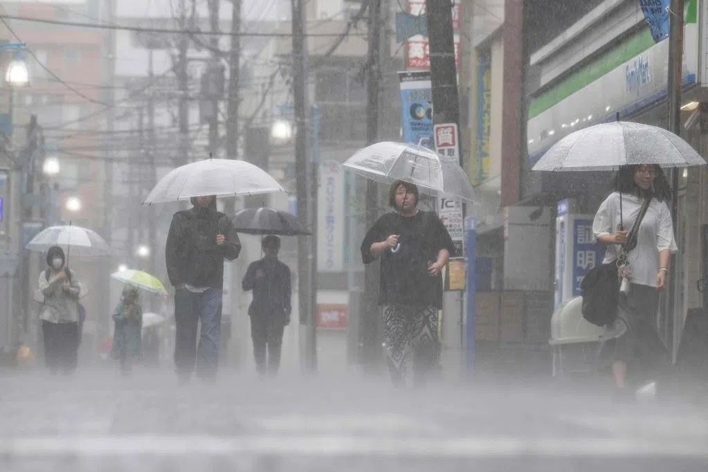 强热带风暴“蔷薇”逼近东京 日本多地发布洪水预警