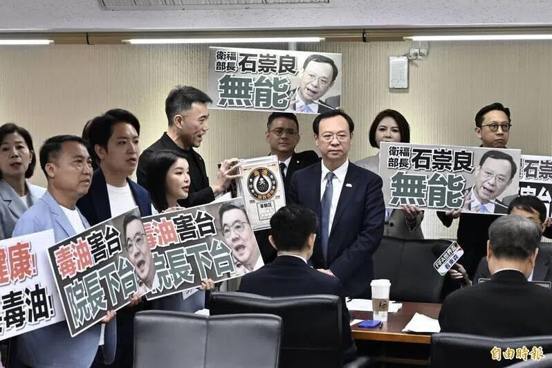 致癌油风波延烧 台立院通过临时动议促行政院长等下台