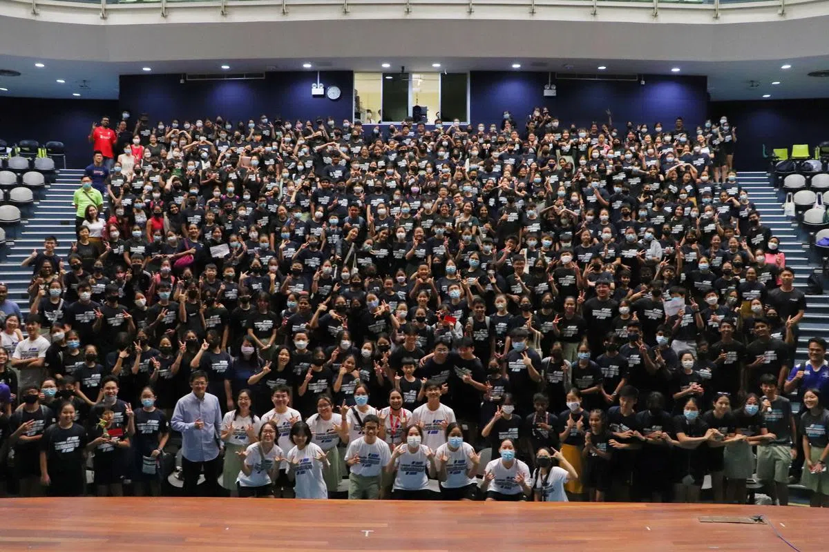 在大合照里，大家的笑颜定格成永恒，为活动画上了圆满的句号。（淡初资讯通信学会提供）