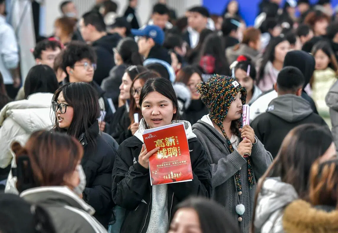 中国11月份非在校青年失业率五个月来最低| 联合早报