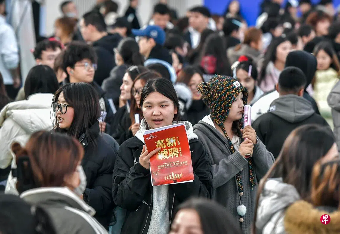 中国11月份非在校青年失业率五个月来最低| 联合早报