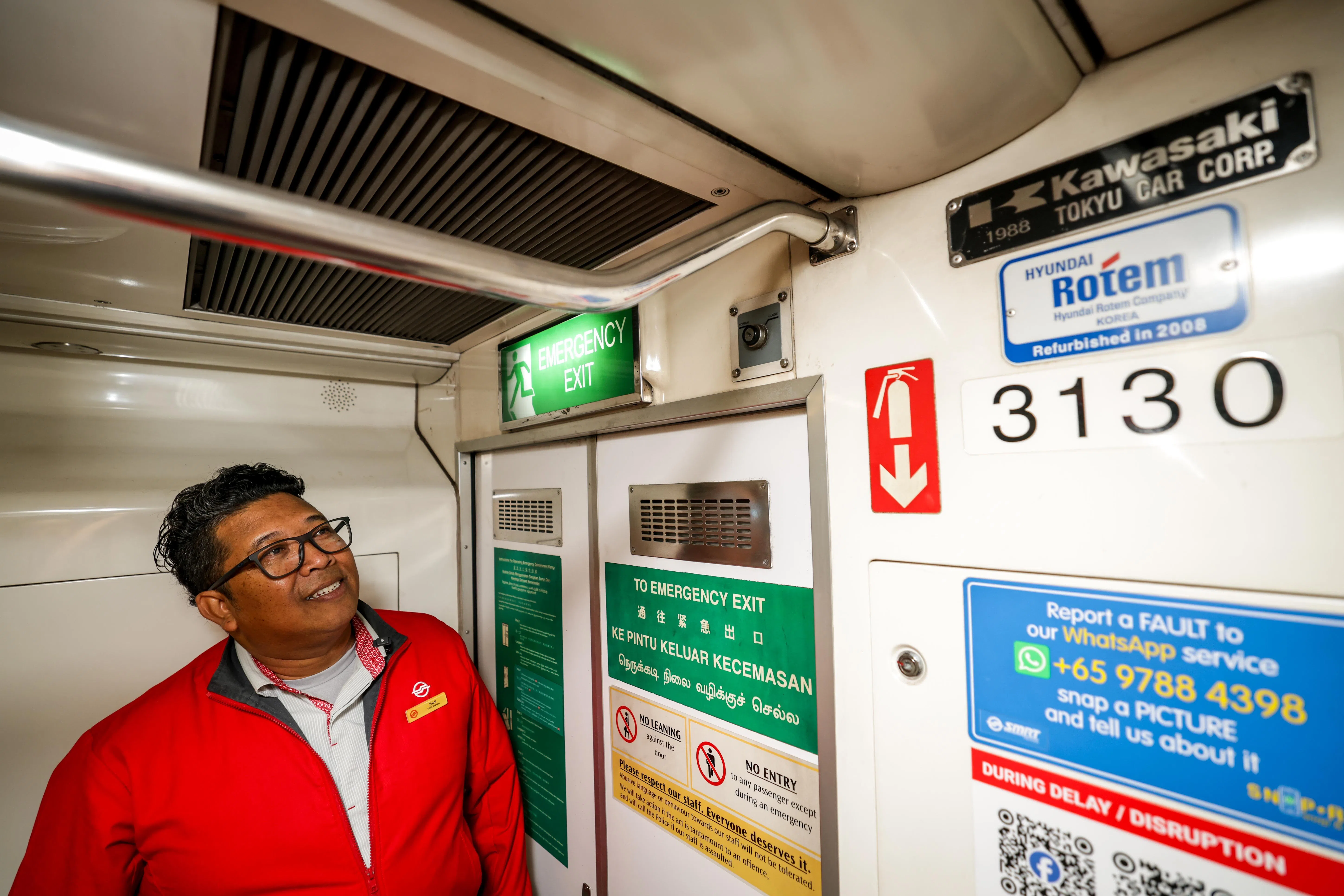 地铁车长扎伊迪说，当初向SMRT申请的是地铁站职员的工作，后来却被问是否有兴趣当地铁车长。他便把握机会，并一直在这个岗位尽忠职守。（叶振忠摄）