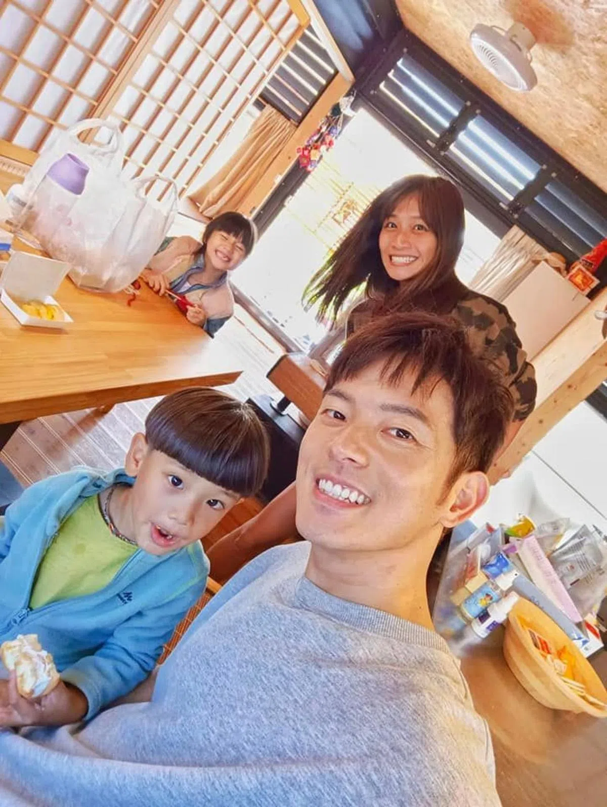 宥胜与妻子、儿女目前住在位于台中清水的迷你屋里。