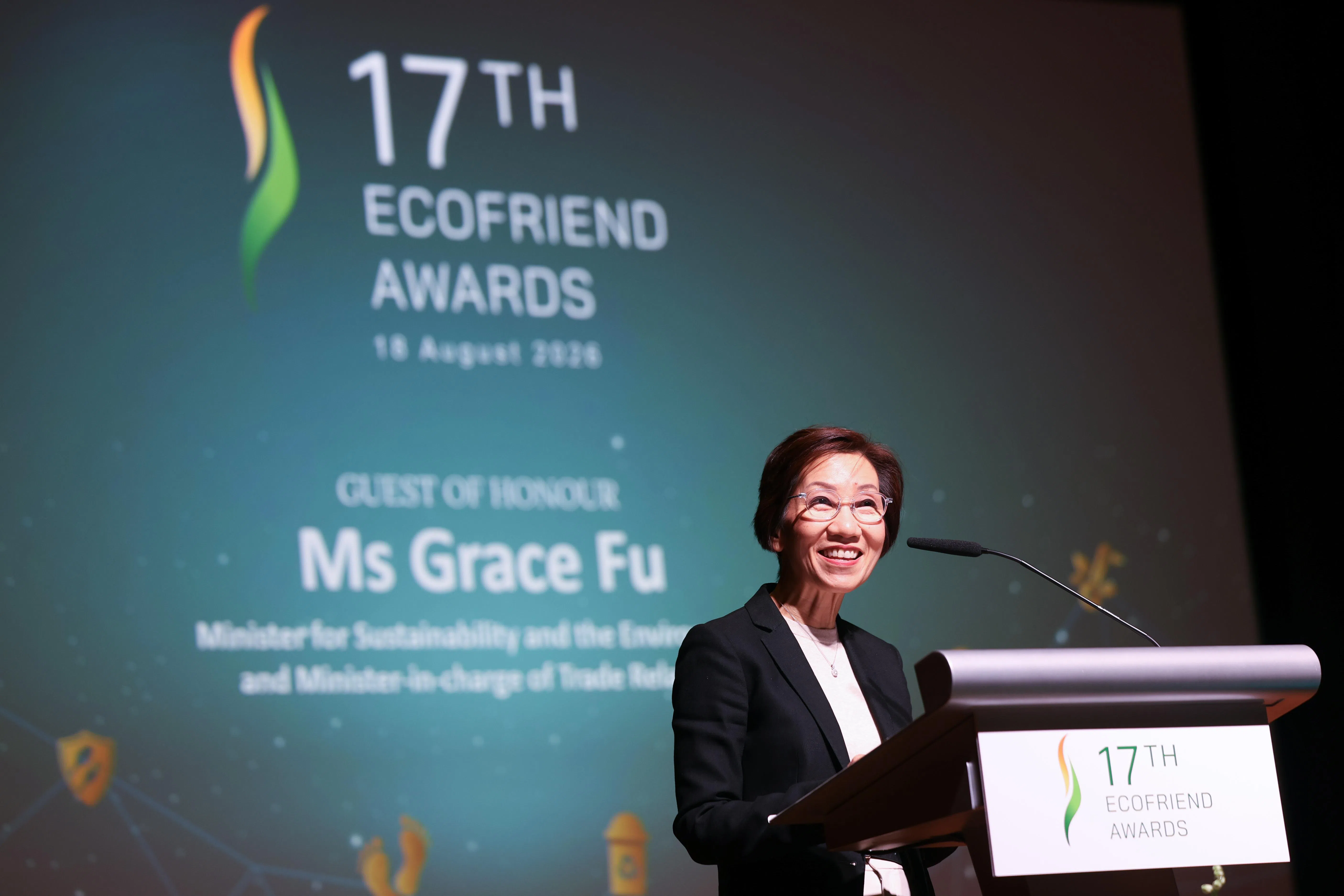 永续发展与环境部长傅海燕在颁奖典礼上说，环境之友奖获得者以实际行动展现环保精神，为可持续未来贡献力量。（关俊威摄）