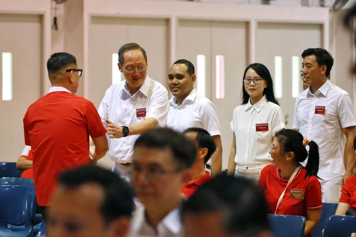 陈诗龙取代颜金勇，带领由周凯年、萧振祥和朱佩玲组成的蔡厝港集选区团队。（海峡时报）