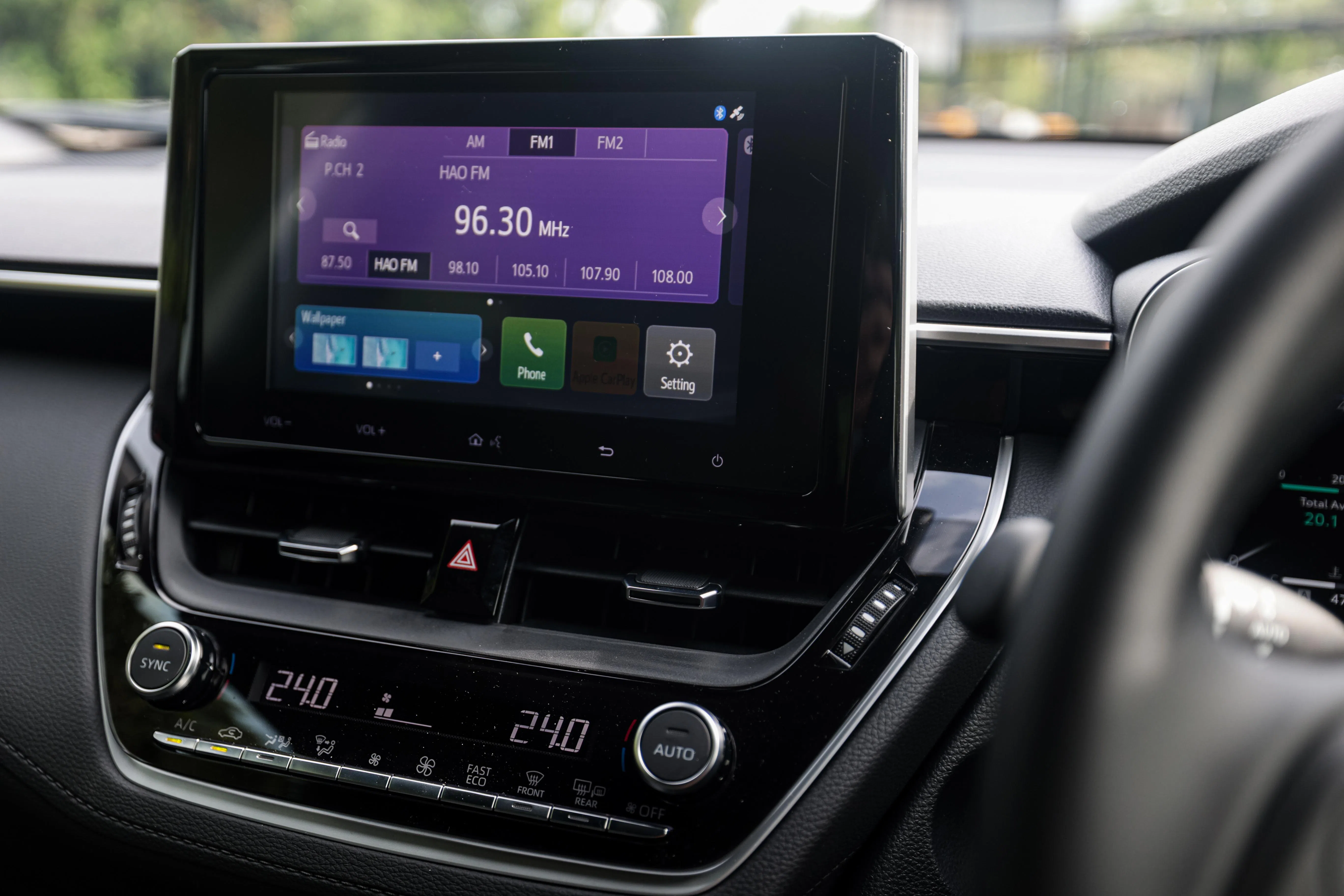 8英寸中控屏分辨率偏低，触控反应有时稍慢。（李冠卫摄）